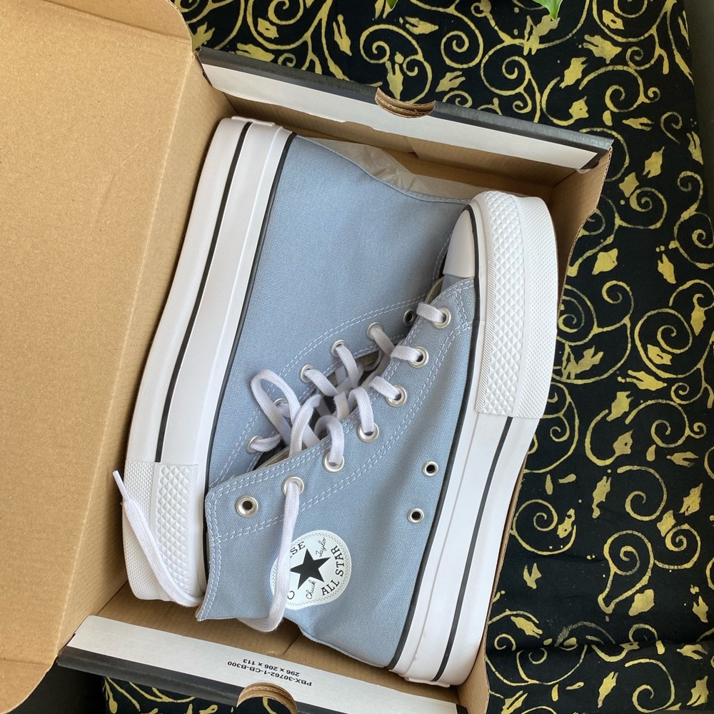 NEW Grey Chuck Taylor All Star Lift High Sneakers